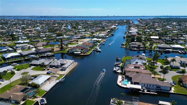 4964 Seville CT, Cape Coral, FL 33904