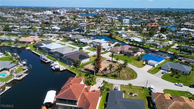 4964 Seville CT, Cape Coral, FL 33904