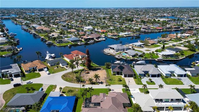 4964 Seville CT, Cape Coral, FL 33904