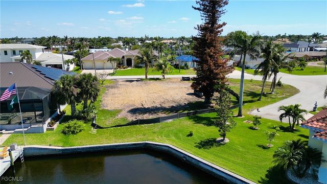 4964 Seville CT, Cape Coral, FL 33904