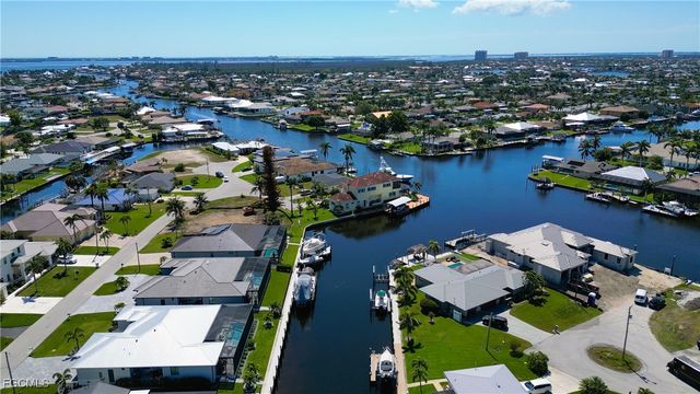 4964 Seville CT, Cape Coral, FL 33904