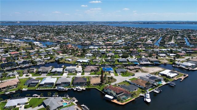 4964 Seville CT, Cape Coral, FL 33904