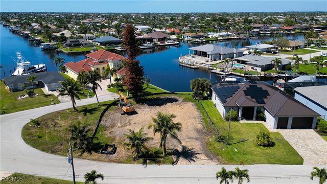 4964 Seville CT, Cape Coral, FL 33904