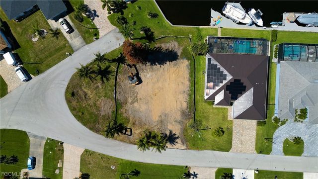 4964 Seville CT, Cape Coral, FL 33904