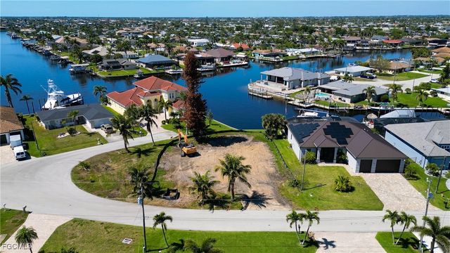 4964 Seville CT, Cape Coral, FL 33904