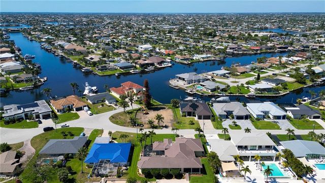 4964 Seville CT, Cape Coral, FL 33904