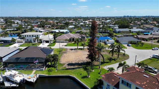 4964 Seville CT, Cape Coral, FL 33904