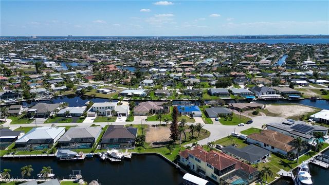 4964 Seville CT, Cape Coral, FL 33904