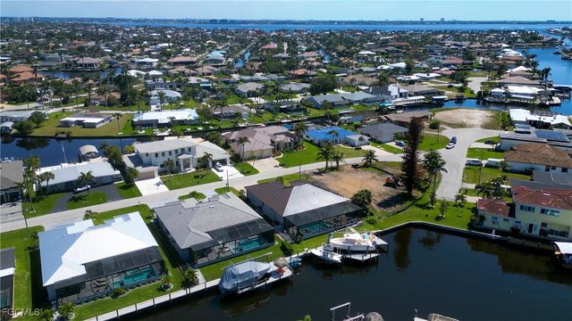 4964 Seville CT, Cape Coral, FL 33904