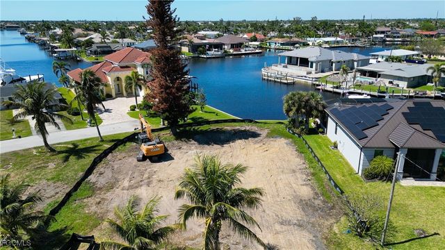 4964 Seville CT, Cape Coral, FL 33904