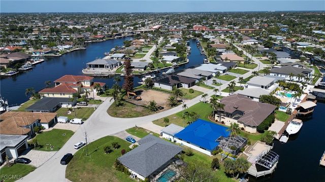 4964 Seville CT, Cape Coral, FL 33904