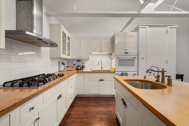 2548 Wood Valley Place, Dallas, TX 75211