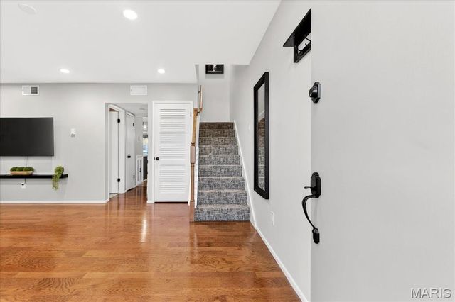 10032 Sakura Drive, St Louis, MO 63128