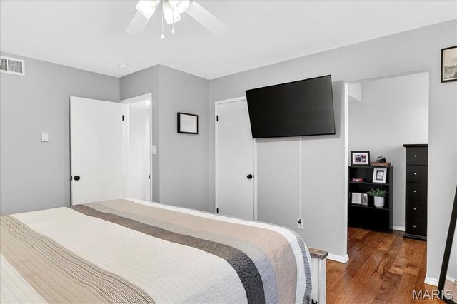 10032 Sakura Drive, St Louis, MO 63128