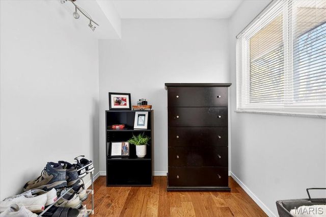 10032 Sakura Drive, St Louis, MO 63128