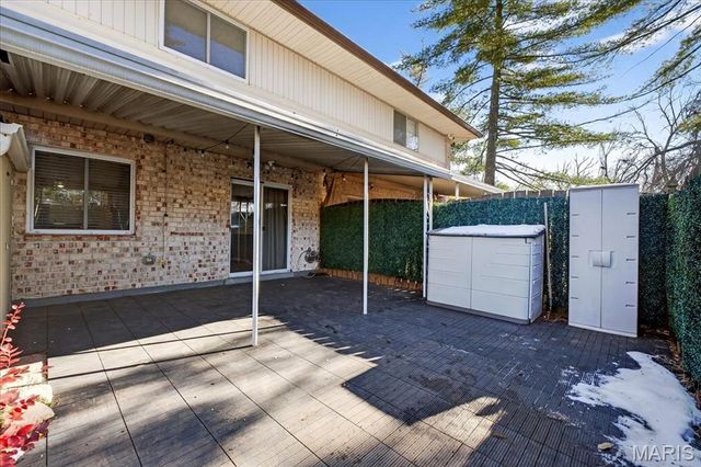 10032 Sakura Drive, St Louis, MO 63128