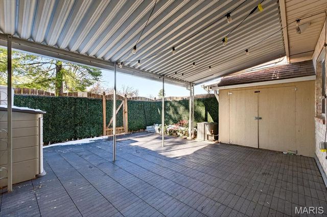 10032 Sakura Drive, St Louis, MO 63128