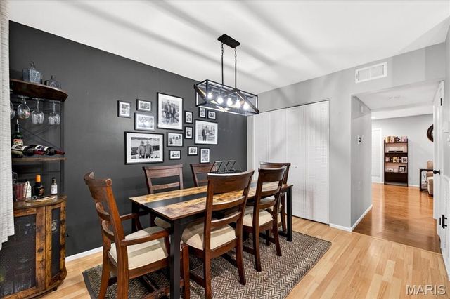 10032 Sakura Drive, St Louis, MO 63128