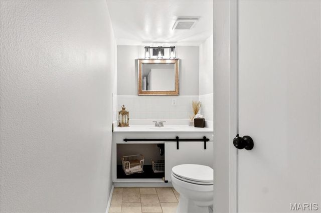 10032 Sakura Drive, St Louis, MO 63128