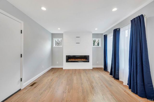 42 Volta Drive, Deer Park, NY 11729