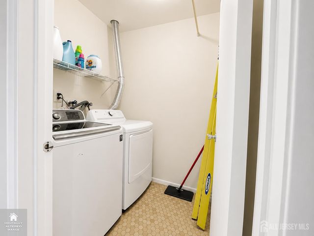 76 Lexington Circle, Old Bridge, NJ 07747