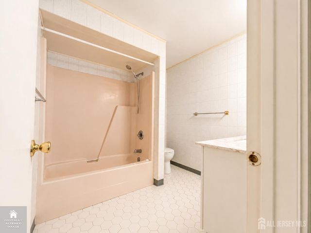 76 Lexington Circle, Old Bridge, NJ 07747