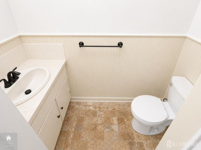 76 Lexington Circle, Old Bridge, NJ 07747