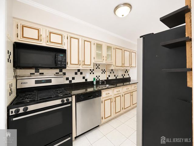 76 Lexington Circle, Old Bridge, NJ 07747