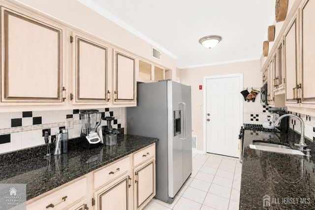 76 Lexington Circle, Old Bridge, NJ 07747