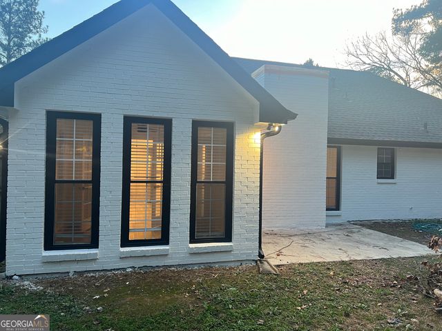 5455 Forest Falls Drive, Loganville, GA 30052