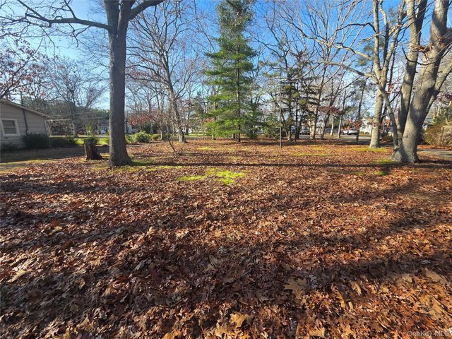 30 Matthews Drive, Speonk, NY 11972