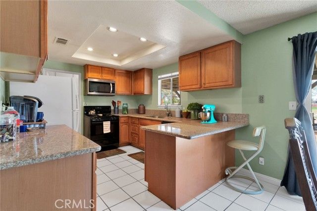 13717 Oakmont Drive, Victorville, CA 92395