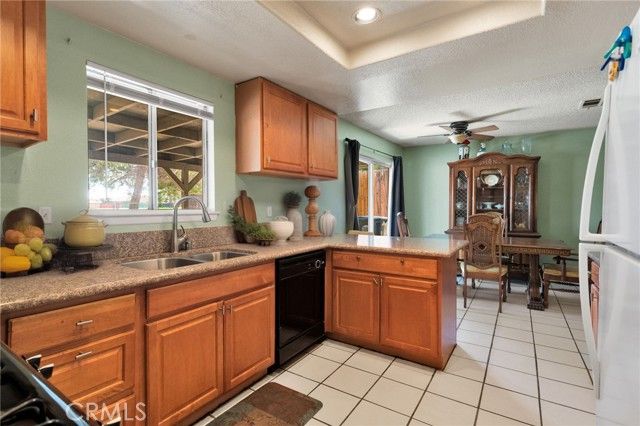 13717 Oakmont Drive, Victorville, CA 92395