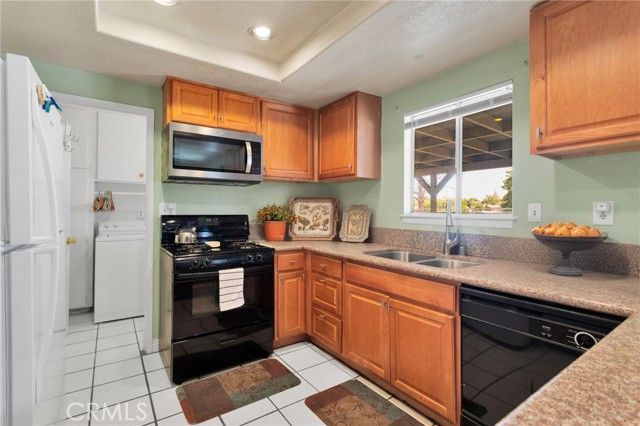 13717 Oakmont Drive, Victorville, CA 92395