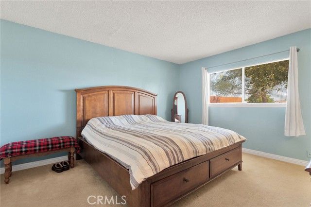 13717 Oakmont Drive, Victorville, CA 92395