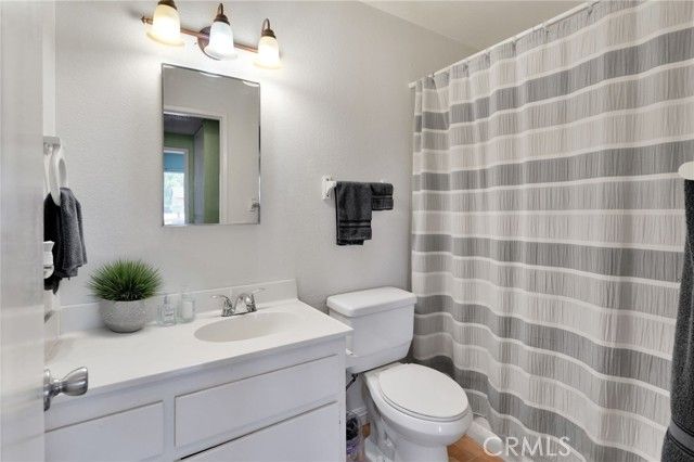 13717 Oakmont Drive, Victorville, CA 92395