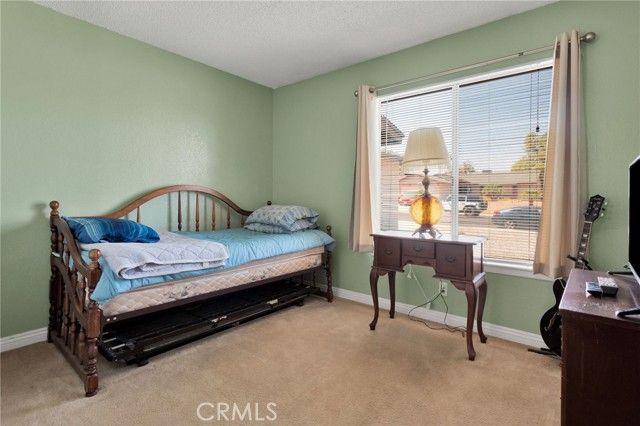 13717 Oakmont Drive, Victorville, CA 92395