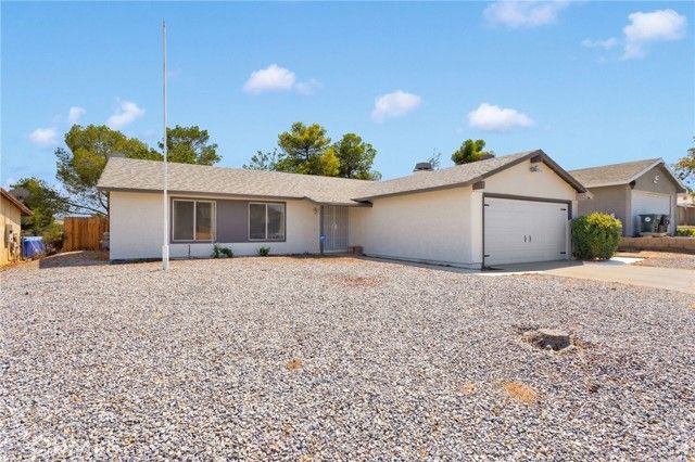 13717 Oakmont Drive, Victorville, CA 92395