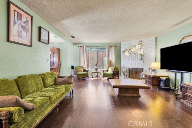 13717 Oakmont Drive, Victorville, CA 92395