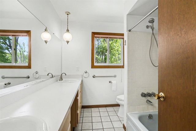 9610 Hamburg Court, Brighton, MI 48116