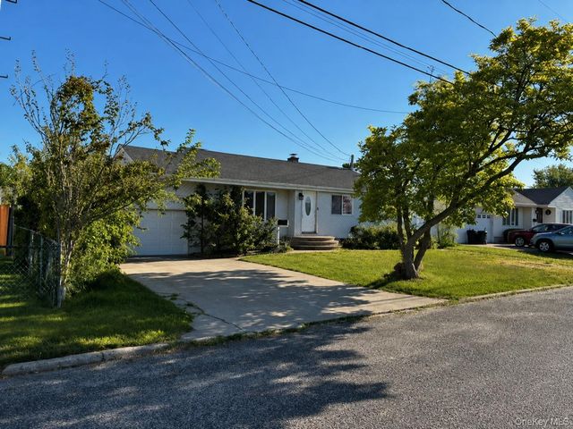 11 Franklin Street, Brentwood, NY 11717