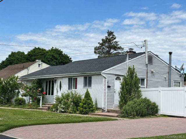11 Franklin Street, Brentwood, NY 11717