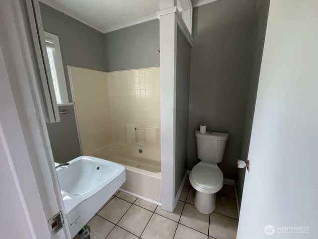 517 Emerson Avenue, Hoquiam, WA 98550