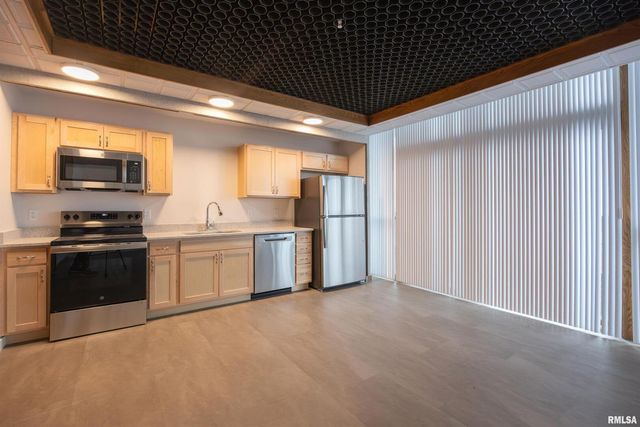 509 9TH Street 304, De Witt, IA 52742