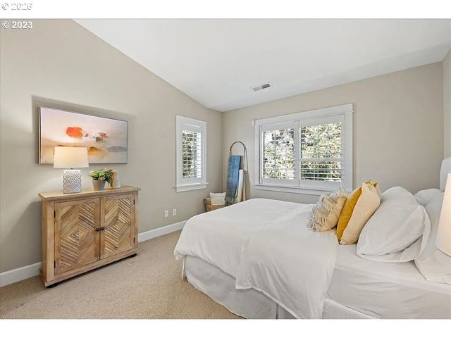 12802 BOONES FERRY Rd, Lake Oswego, OR 97035