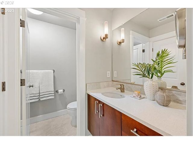 12802 BOONES FERRY Rd, Lake Oswego, OR 97035