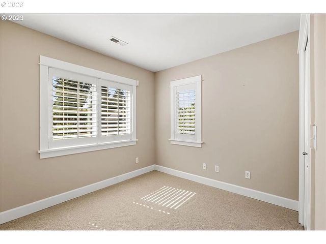 12802 BOONES FERRY Rd, Lake Oswego, OR 97035