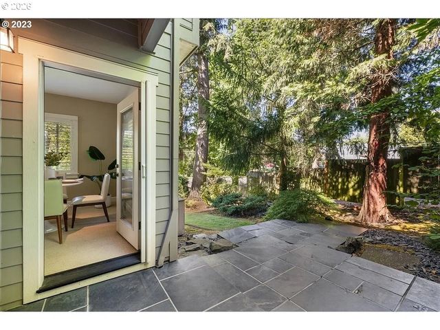 12802 BOONES FERRY Rd, Lake Oswego, OR 97035