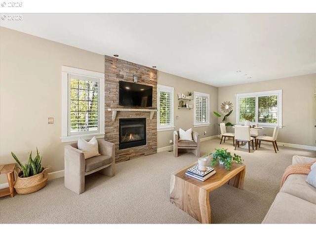 12802 BOONES FERRY Rd, Lake Oswego, OR 97035