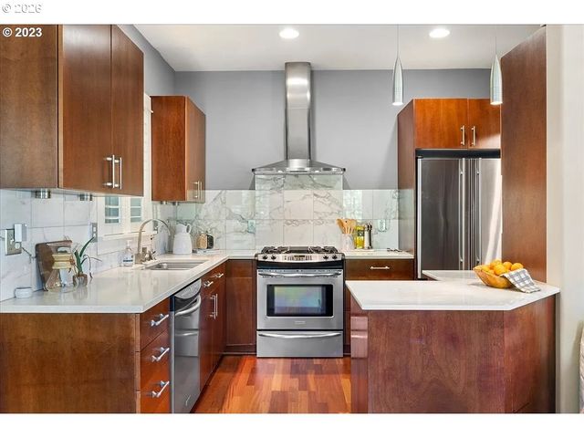 12802 BOONES FERRY Rd, Lake Oswego, OR 97035